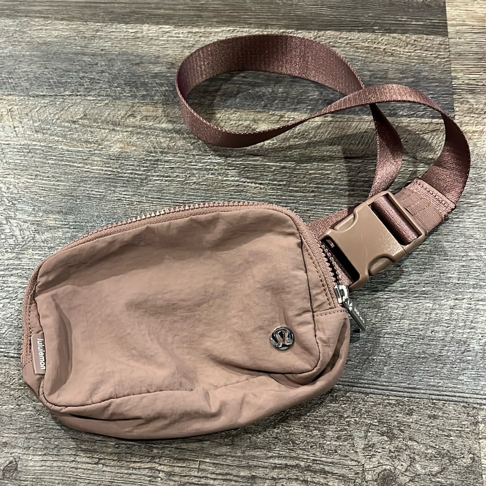 EUC Lululemon Belt Bag 1L-Twilight Rose